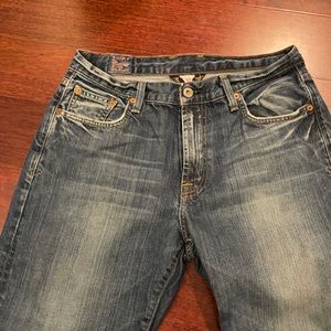 Men’s distressed lucky jeans.